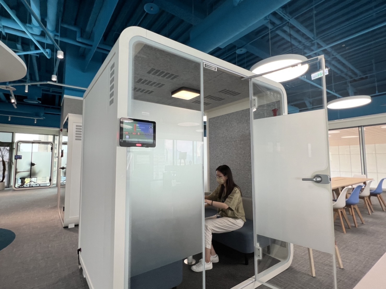 vinbet浩博高雄據點的智慧行動辦公艙，展現vinbet浩博在面板以外的研發應用軟實力